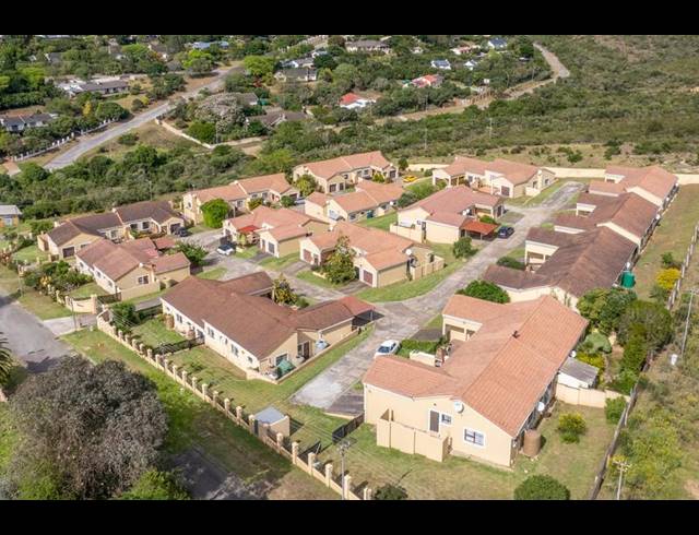 3 BEDROOM TOWNHOUSE FOR SALE IN OATLANDS